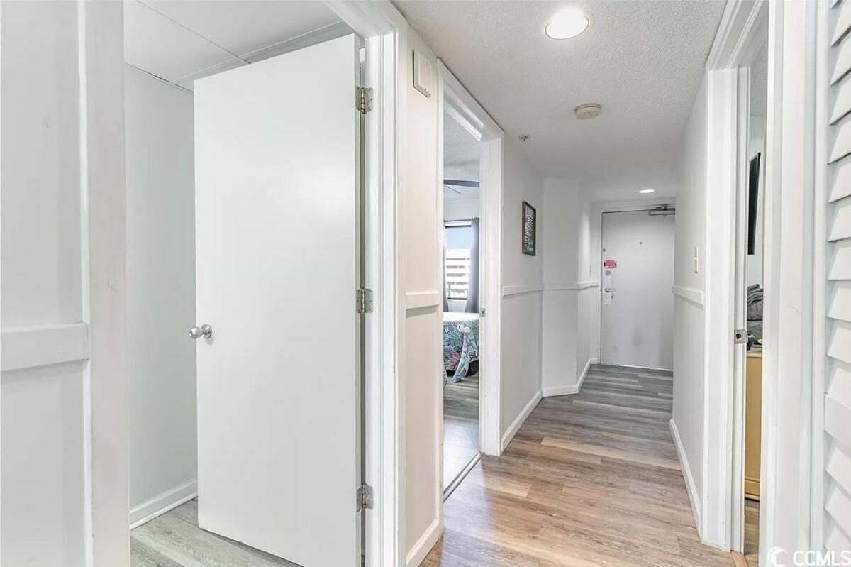 Wow! Oceanview 3 Bedroom Condo! Pool & Private Balcony *