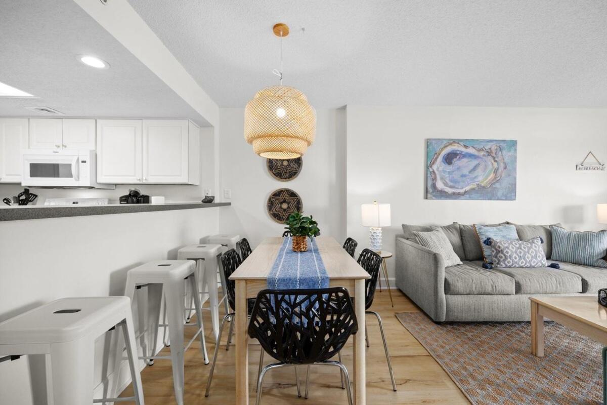 Apartment Wow! Oceanview 3 Bedroom Condo! Pool & Private Balcony Myrtle Beach