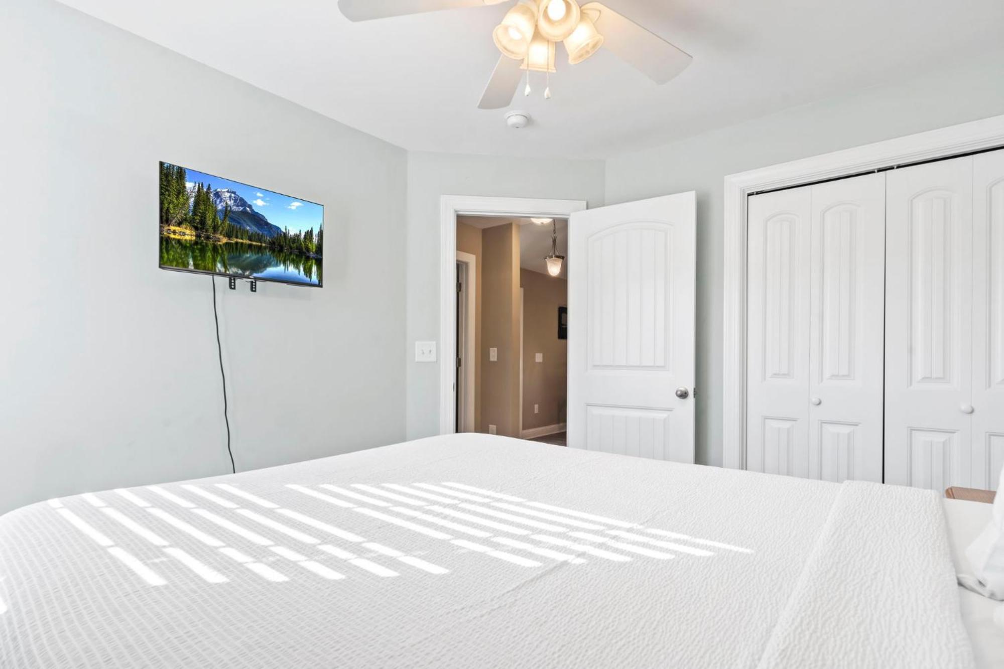 Coastal Pet Friendly Getaway In Murrels Inlet! Perfect For 8 Guests!