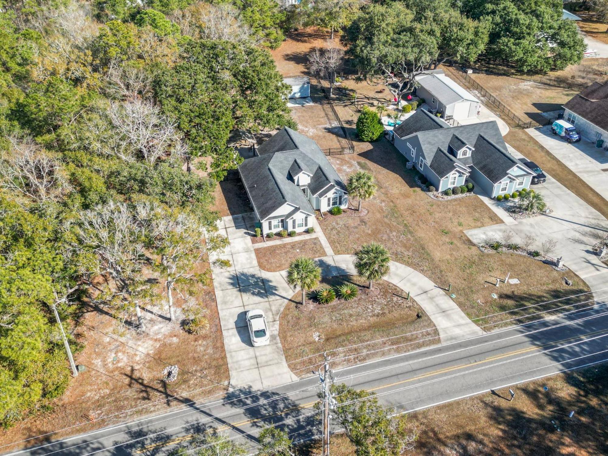 Coastal Pet Friendly Getaway In Murrels Inlet! Perfect For 8 Guests!