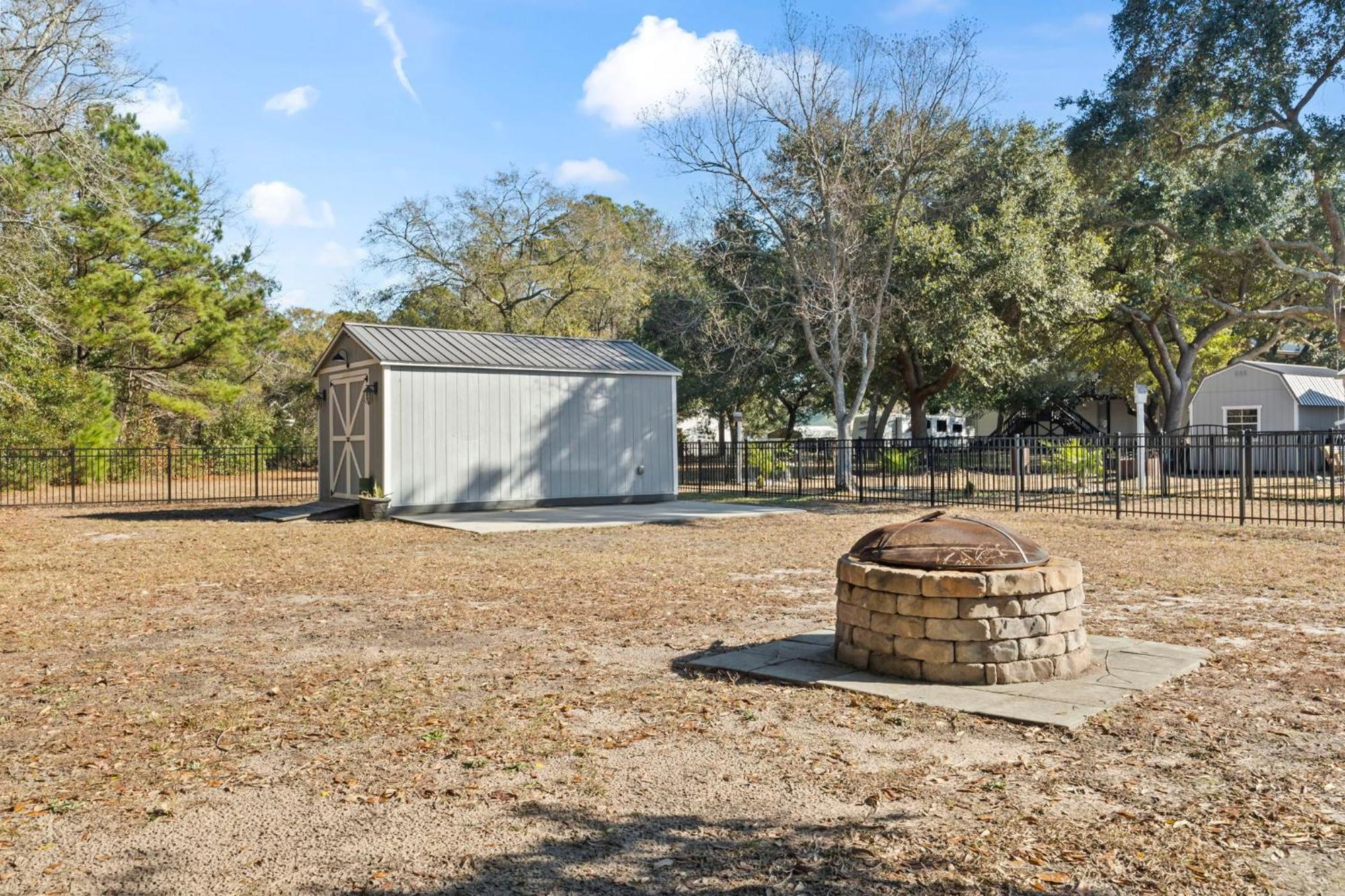 Coastal Pet Friendly Getaway In Murrels Inlet! Perfect For 8 Guests! Holiday home *