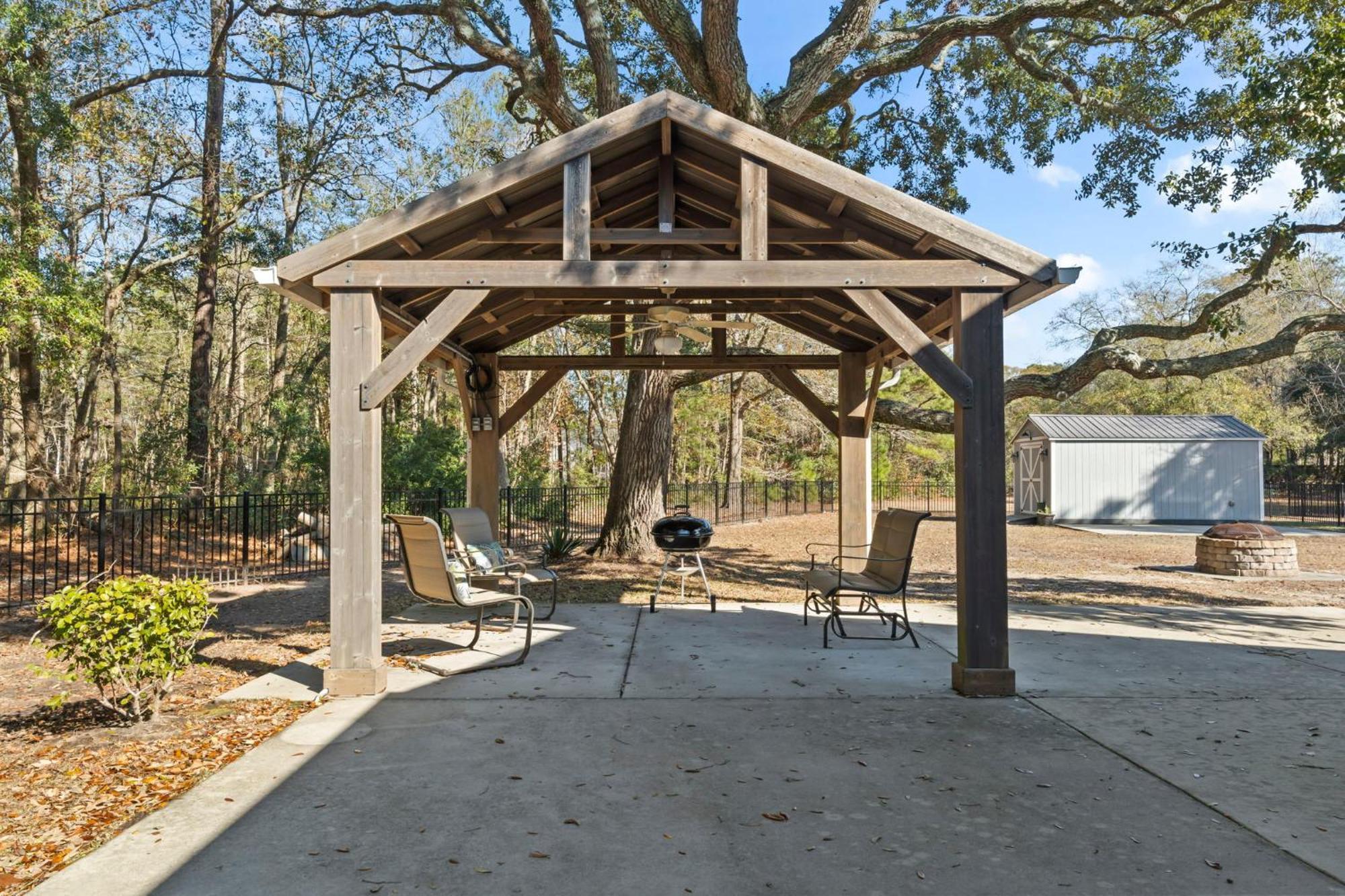 Coastal Pet Friendly Getaway In Murrels Inlet! Perfect For 8 Guests! Holiday home Myrtle Beach