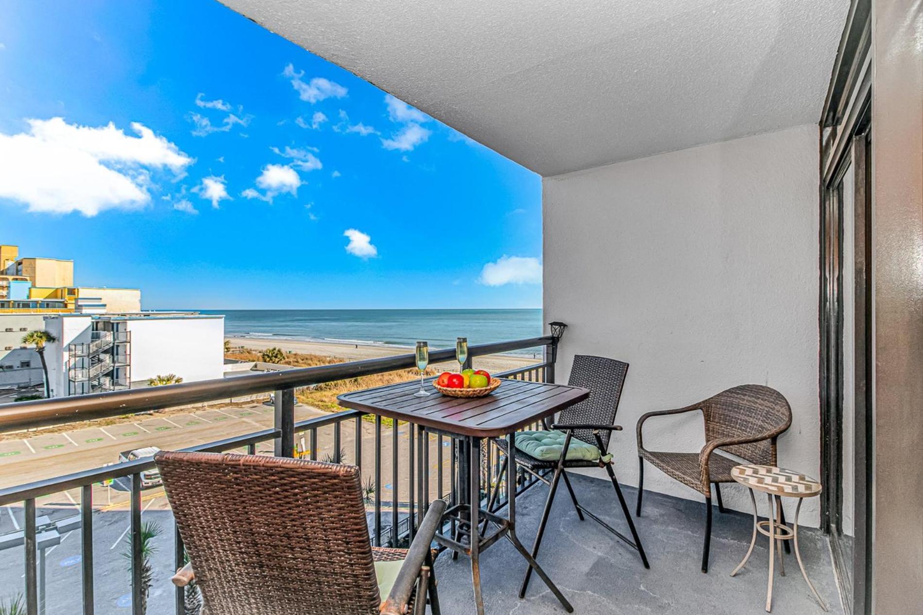Ocean View Queen Suite- Landmark 517 * Myrtle Beach