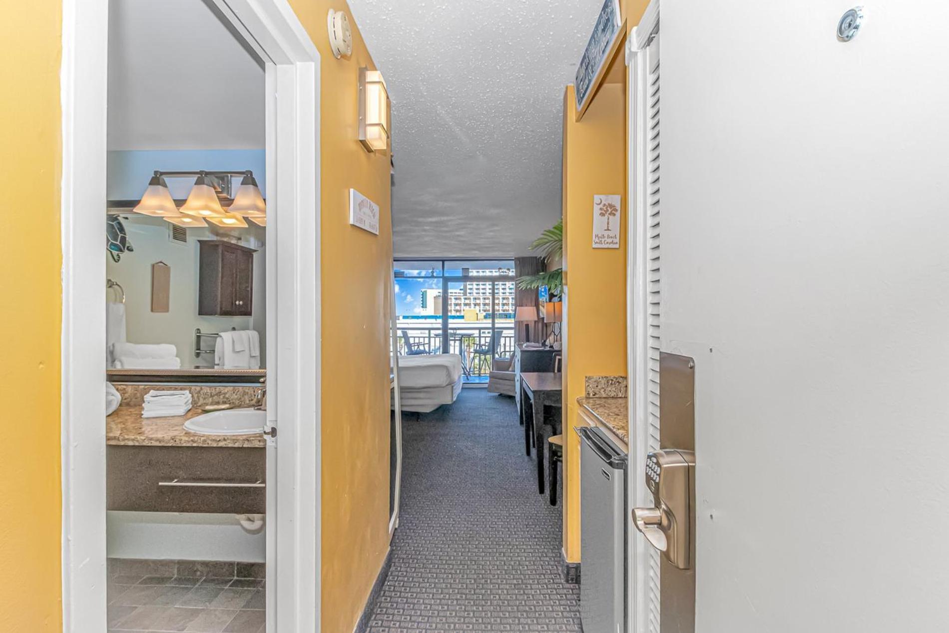 Ocean View Queen Suite- Landmark 517 Holiday home *