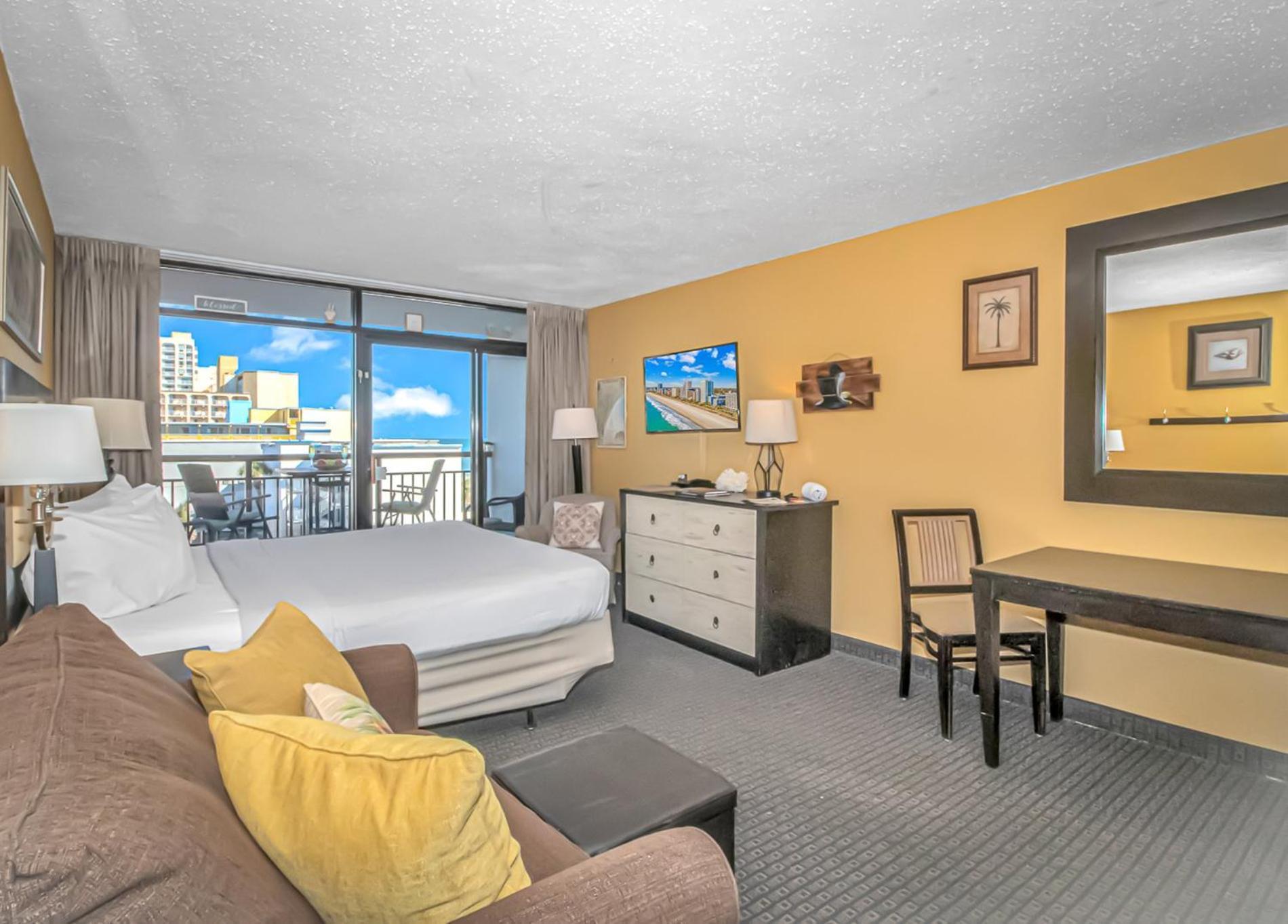 Ocean View Queen Suite- Landmark 517 *