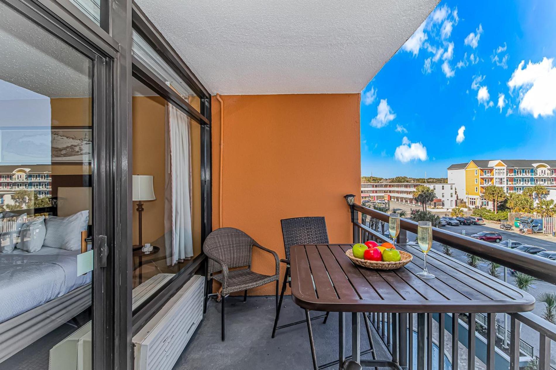 Ocean View Queen Suite- Landmark 517 Holiday home