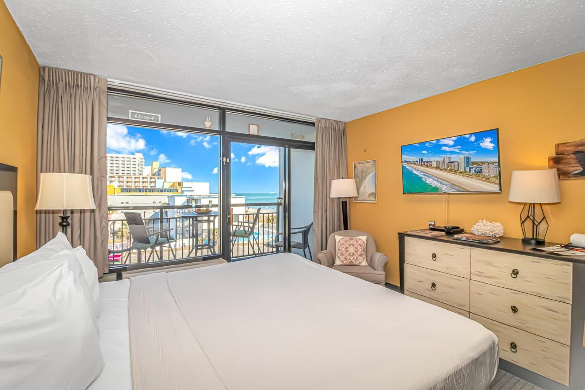 Ocean View Queen Suite- Landmark 517 *
