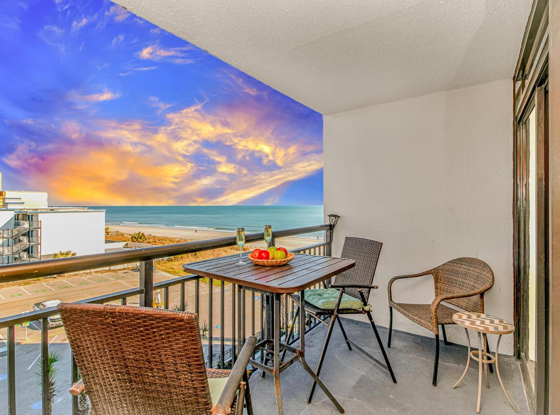 Ocean View Queen Suite- Landmark 517 Myrtle Beach