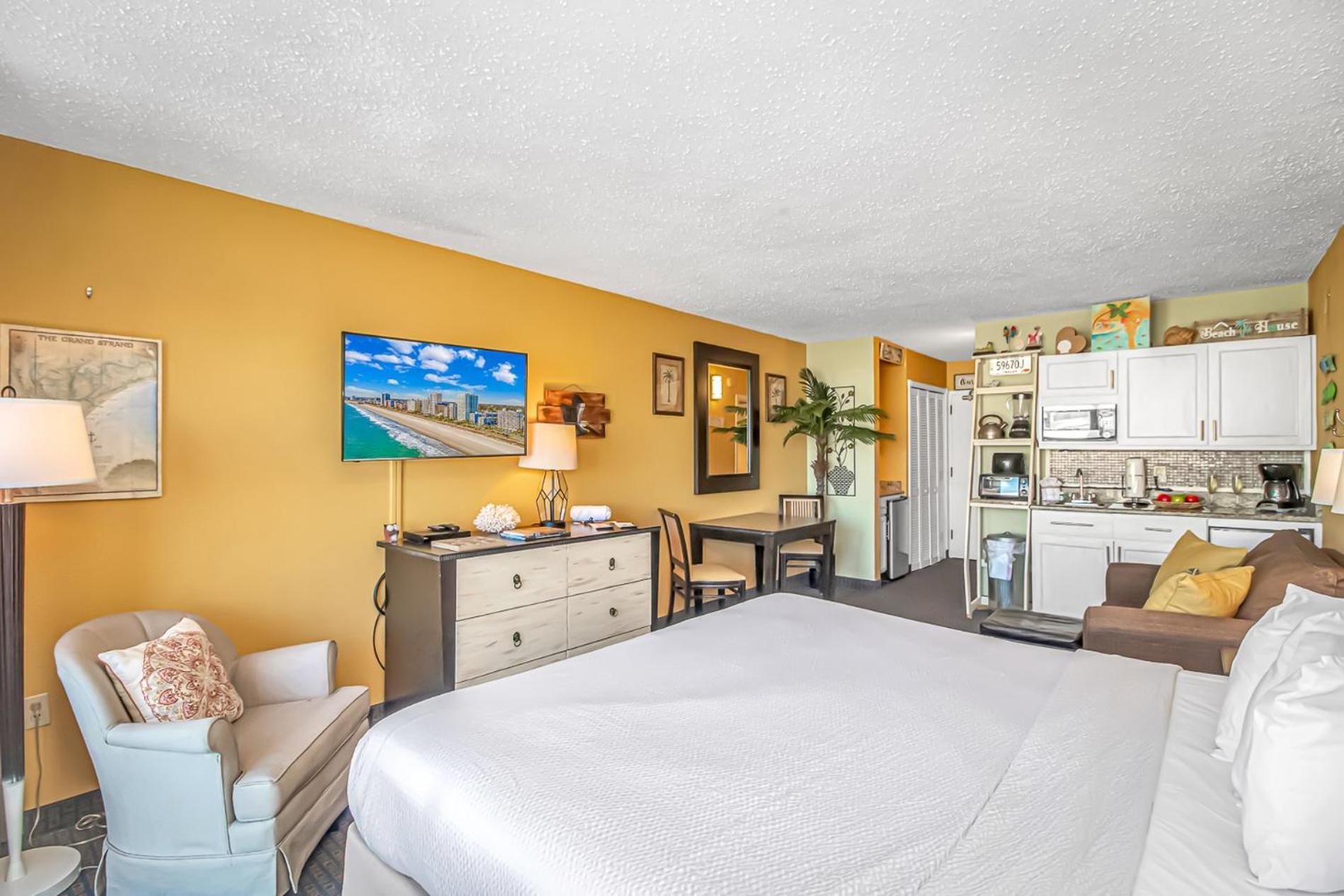 Ocean View Queen Suite- Landmark 517 Holiday home *