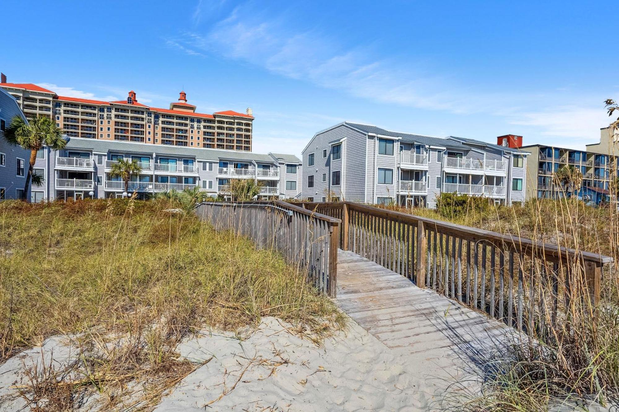 Apartment Sea Cloisters 305e