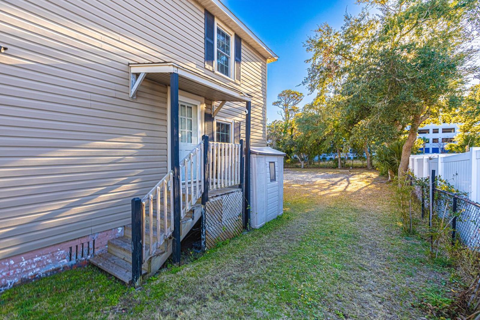 Holiday home Dazzling Centrally Located Ocean View W 2 Kings, Huge Private Yard, 2 Decks, Firepit, Bbq Myrtle Beach