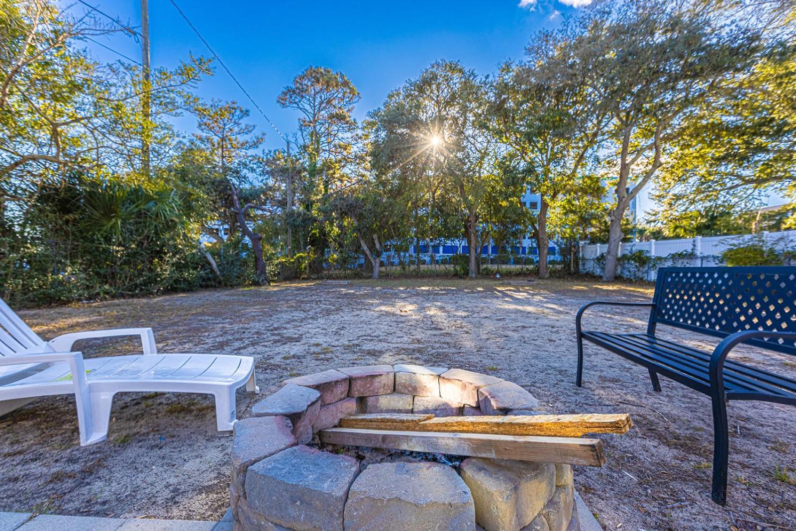 Dazzling Centrally Located Ocean View W 2 Kings, Huge Private Yard, 2 Decks, Firepit, Bbq Holiday home Myrtle Beach