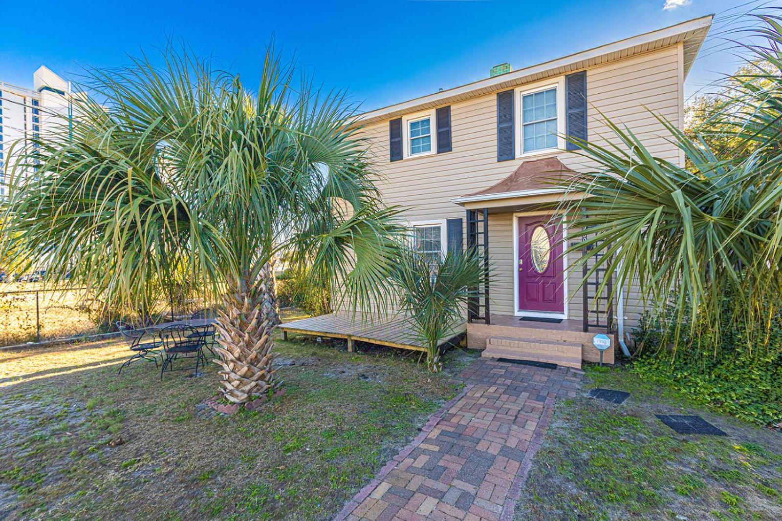 Holiday home Dazzling Centrally Located Ocean View W 2 Kings, Huge Private Yard, 2 Decks, Firepit, Bbq Myrtle Beach