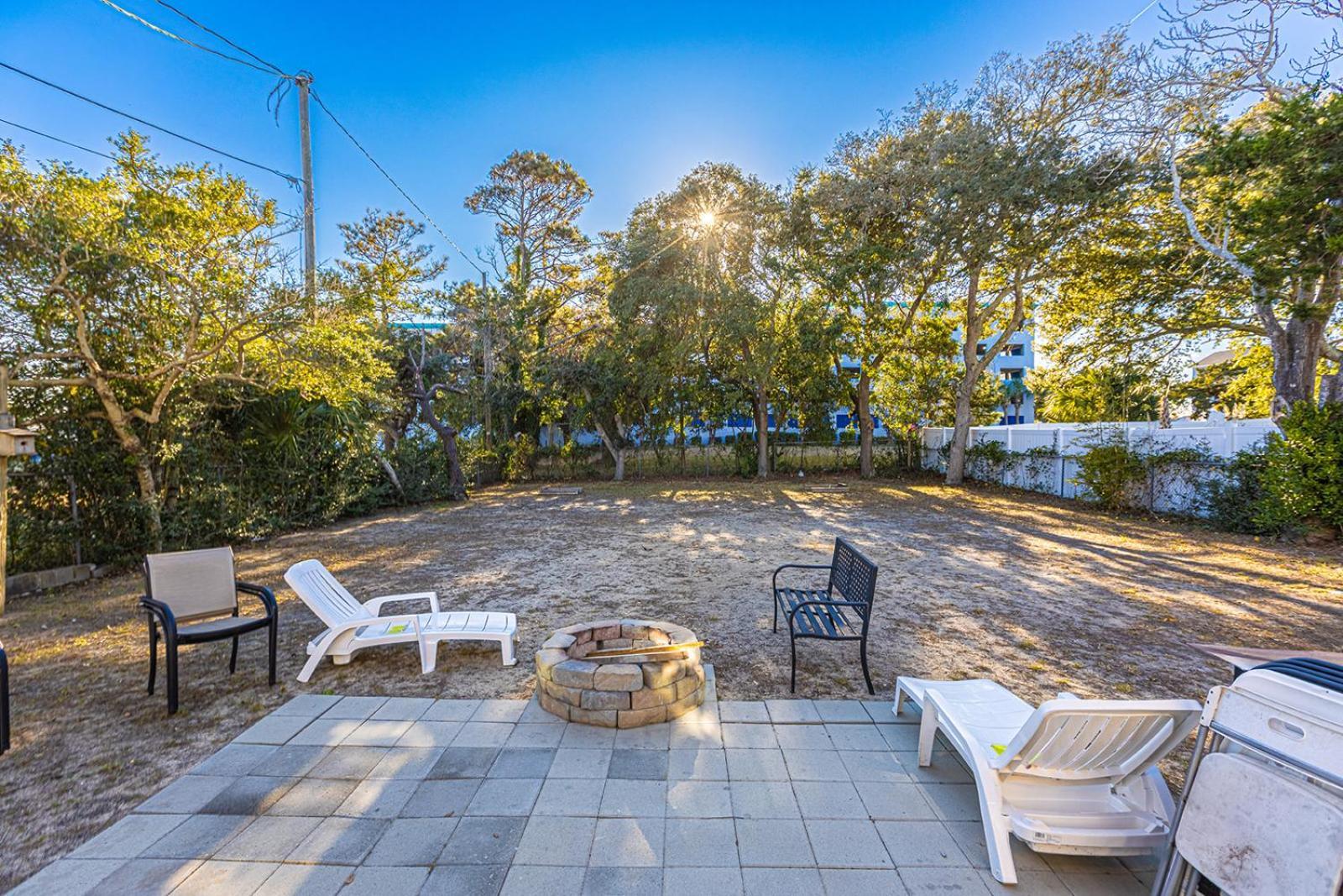 Dazzling Centrally Located Ocean View W 2 Kings, Huge Private Yard, 2 Decks, Firepit, Bbq