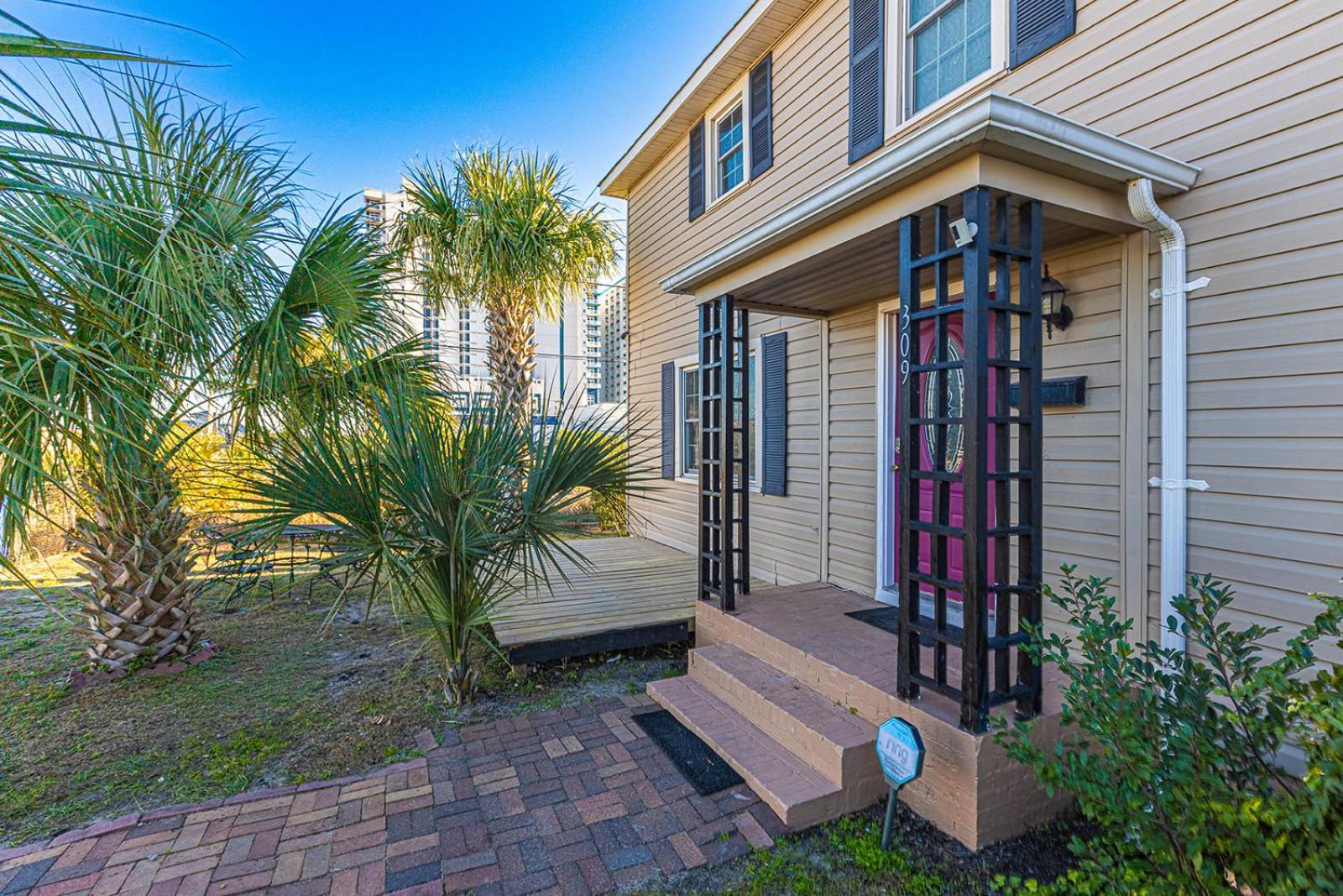 Holiday home Dazzling Centrally Located Ocean View W 2 Kings, Huge Private Yard, 2 Decks, Firepit, Bbq Myrtle Beach