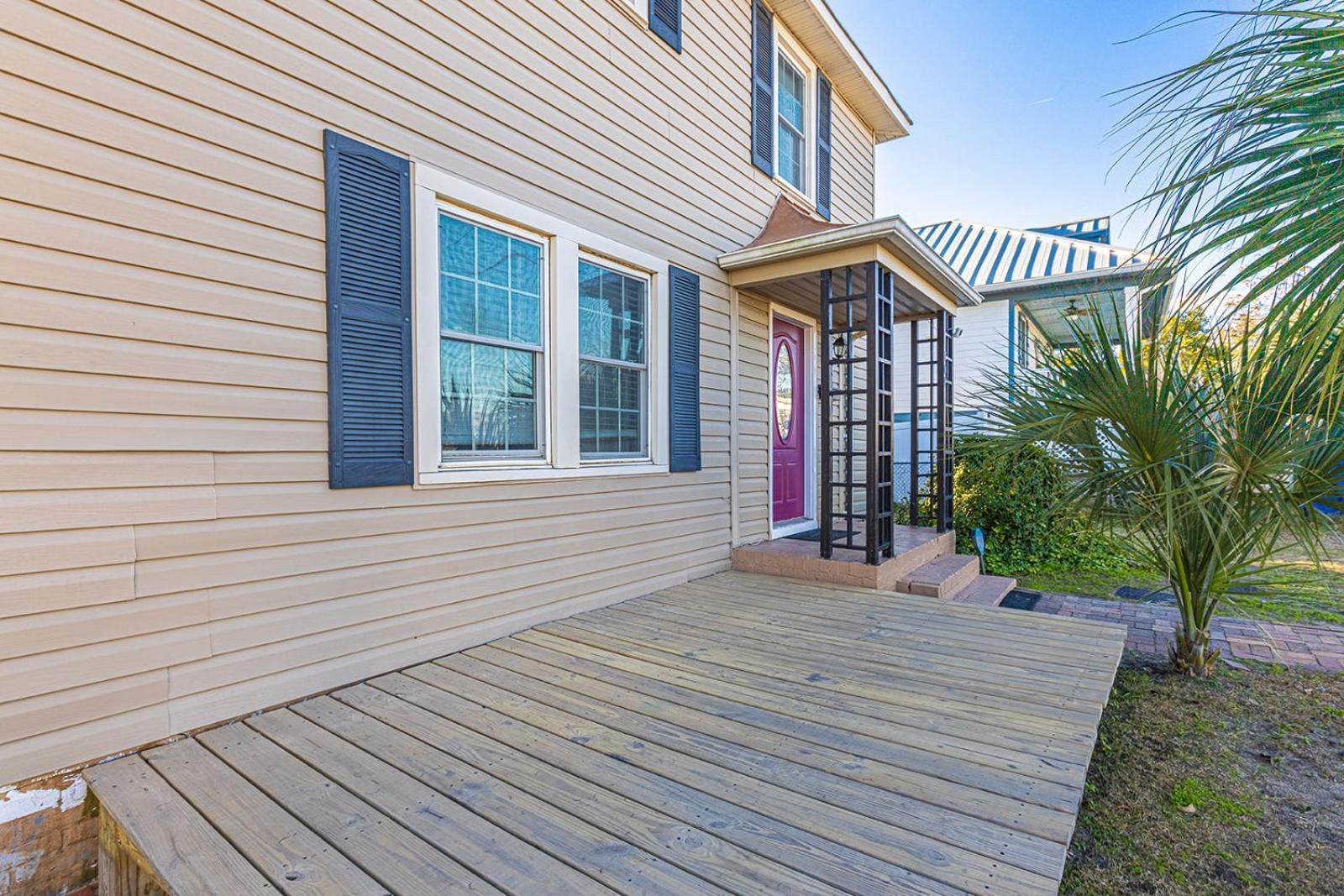 Dazzling Centrally Located Ocean View W 2 Kings, Huge Private Yard, 2 Decks, Firepit, Bbq *