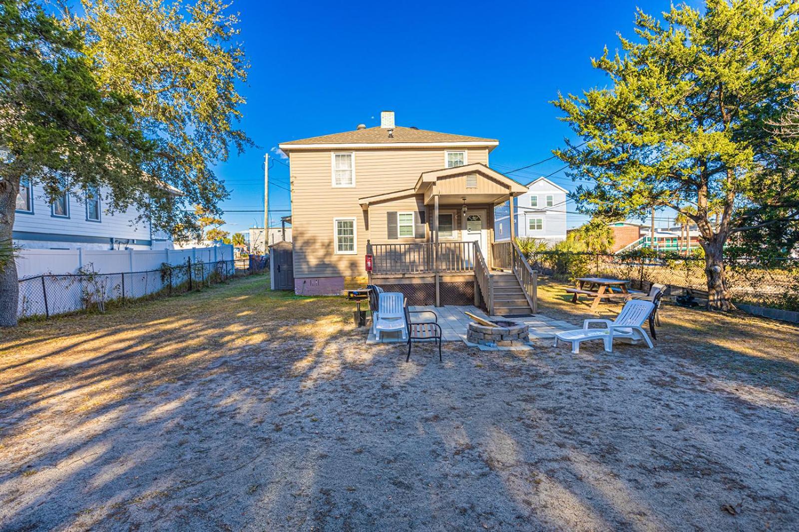Dazzling Centrally Located Ocean View W 2 Kings, Huge Private Yard, 2 Decks, Firepit, Bbq