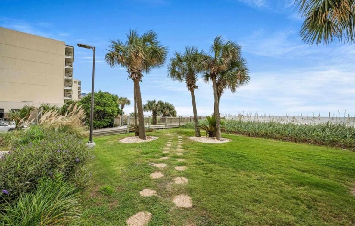 Wow! Oceanview 3 Bedroom Condo! Pool & Private Balcony