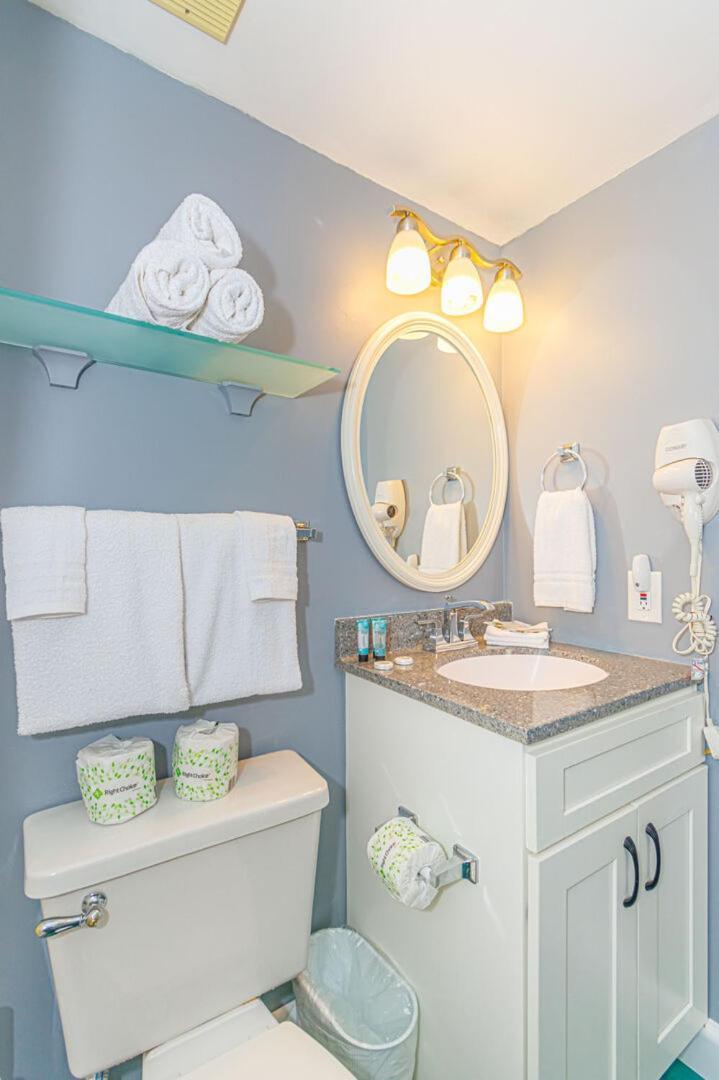 Stunning Ocean View 2 Bedroom Condo- Nicely Updated & Sleeps 6! Palace Unit 408 Holiday home