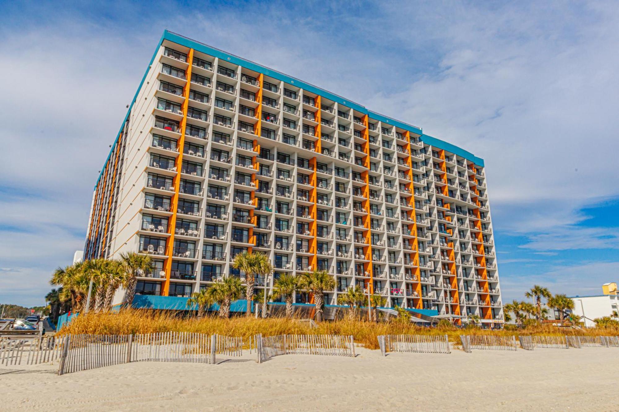 Spacious 1 Bedroom Condo- Stunning Oceanfront Views- Landmark 1434 *