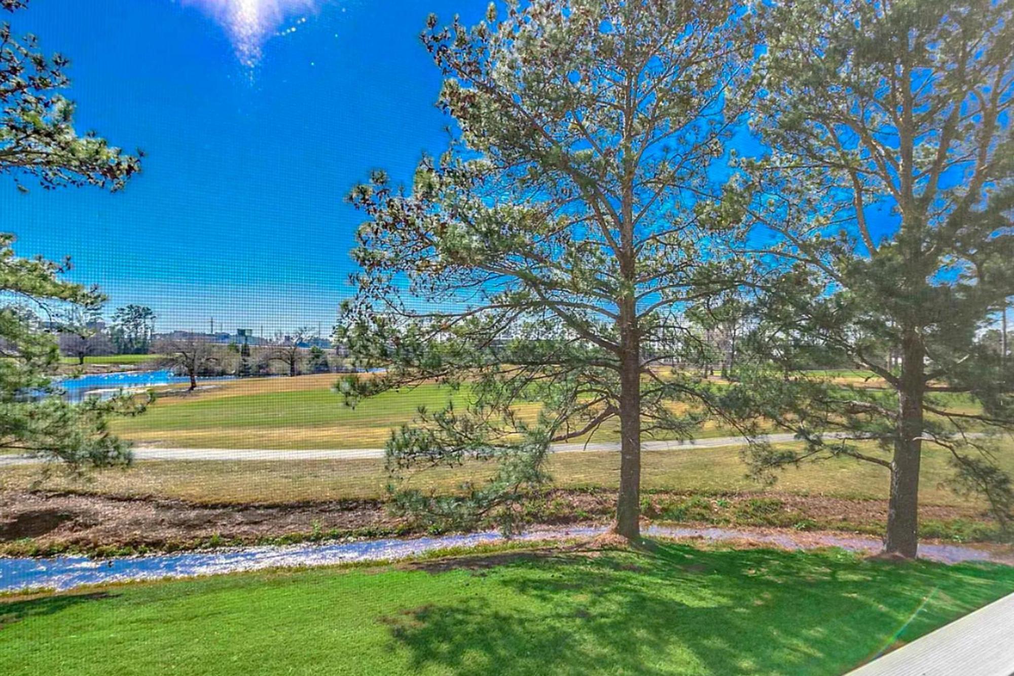 Shoreline Serenity At River Oaks Apartment