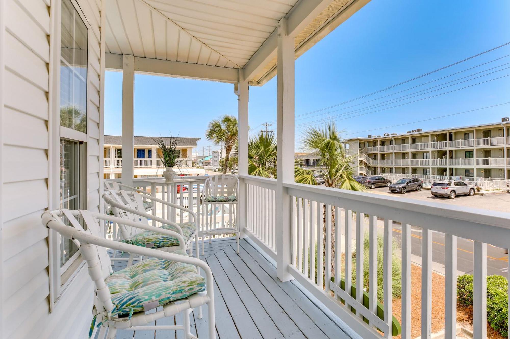 North Myrtle Gem, Walk To Cherry Grove Apartment