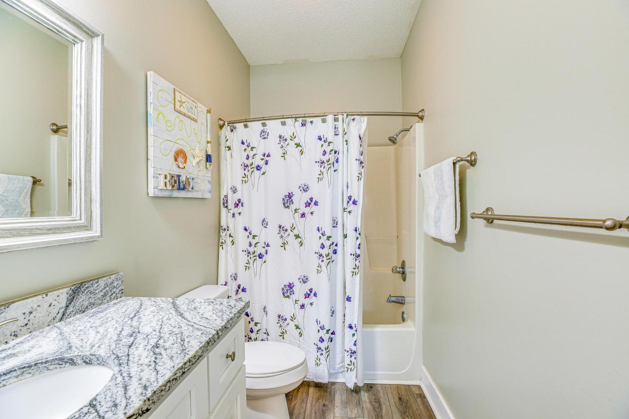 North Myrtle Gem, Walk To Cherry Grove Apartment *