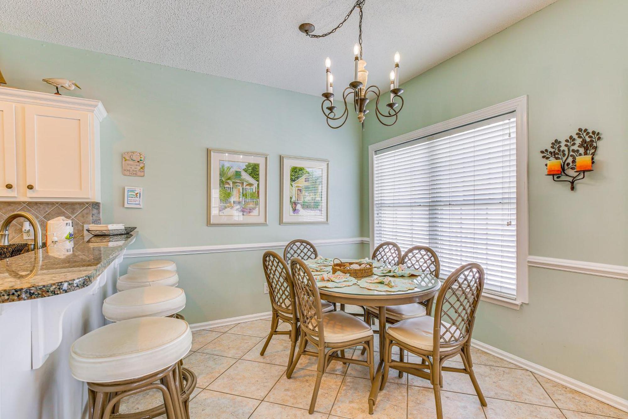 North Myrtle Gem, Walk To Cherry Grove Apartment
