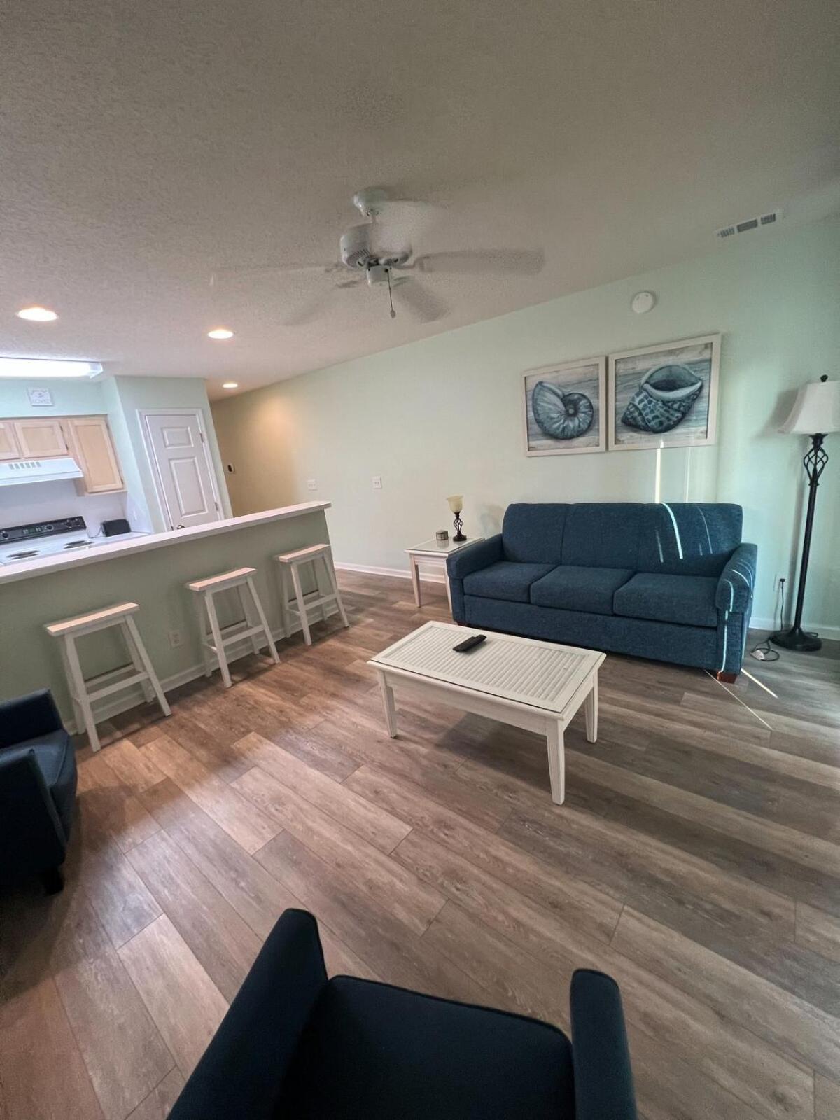 Cherry Grove 1br Screened Porch 2nd Floor View Apartment