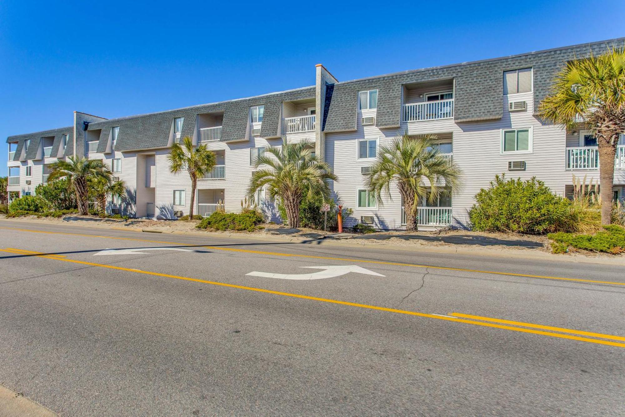 Walk To Ocean North Myrtle With Pool Apartment Myrtle Beach
