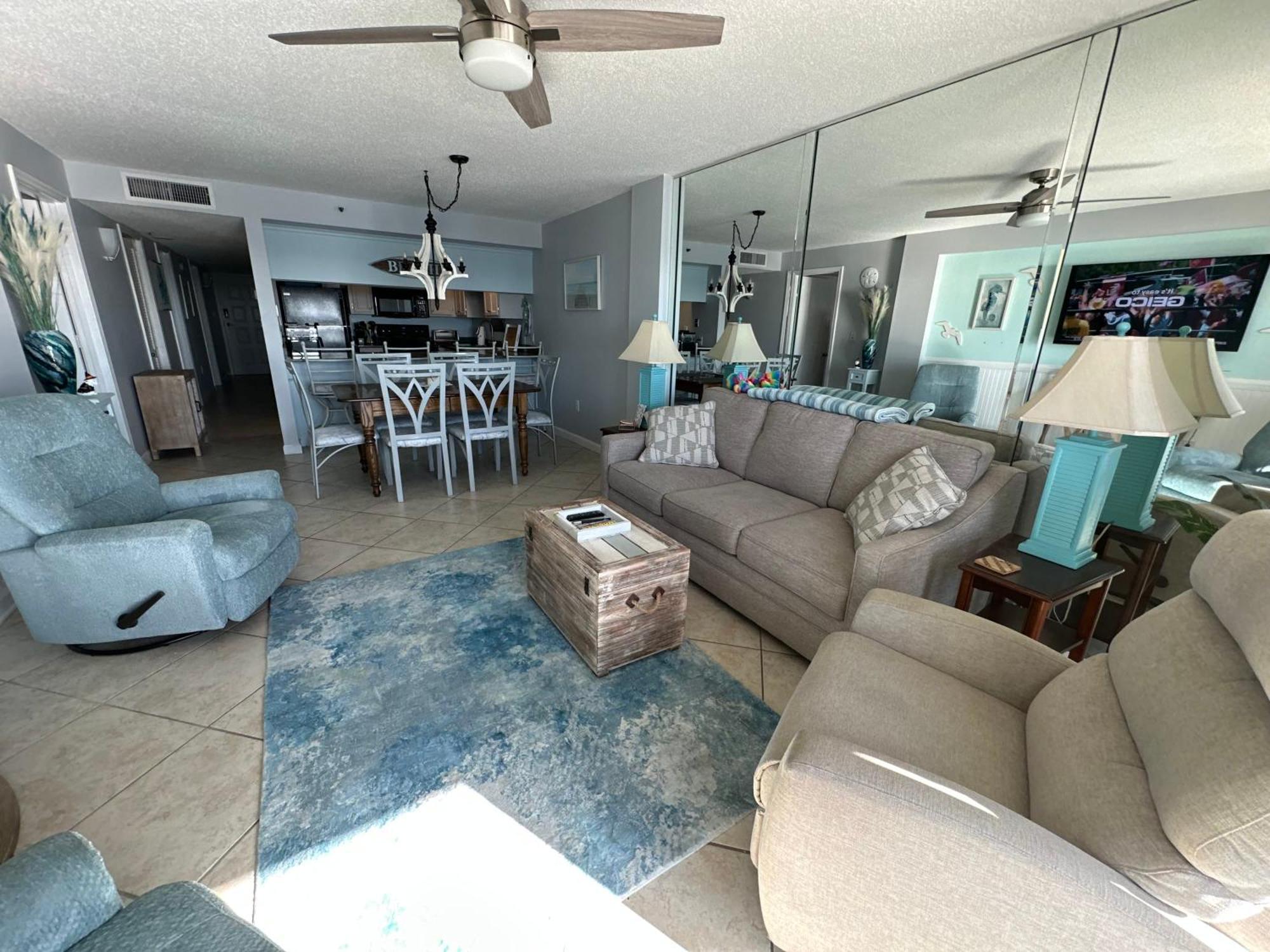 Direct Oceanfront 2 King Suites112 North Myrtle Holiday home