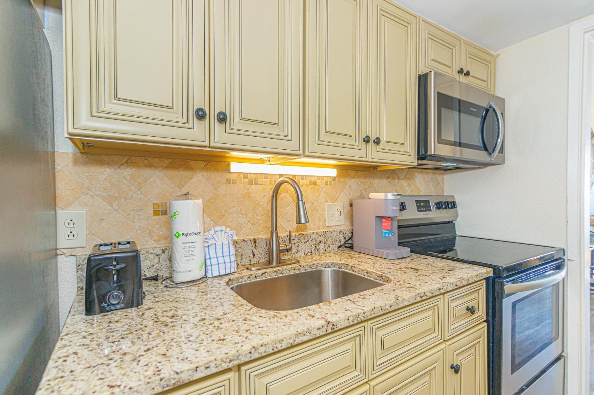 Beautifully Updated 1br- Spectacular Oceanfront Views-the Savoy Unit 102 *