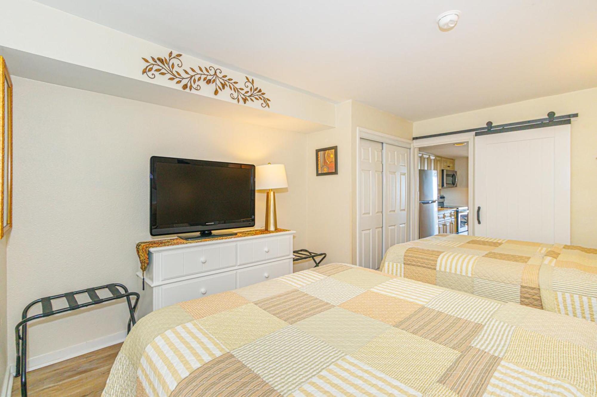 Beautifully Updated 1br- Spectacular Oceanfront Views-the Savoy Unit 102 *
