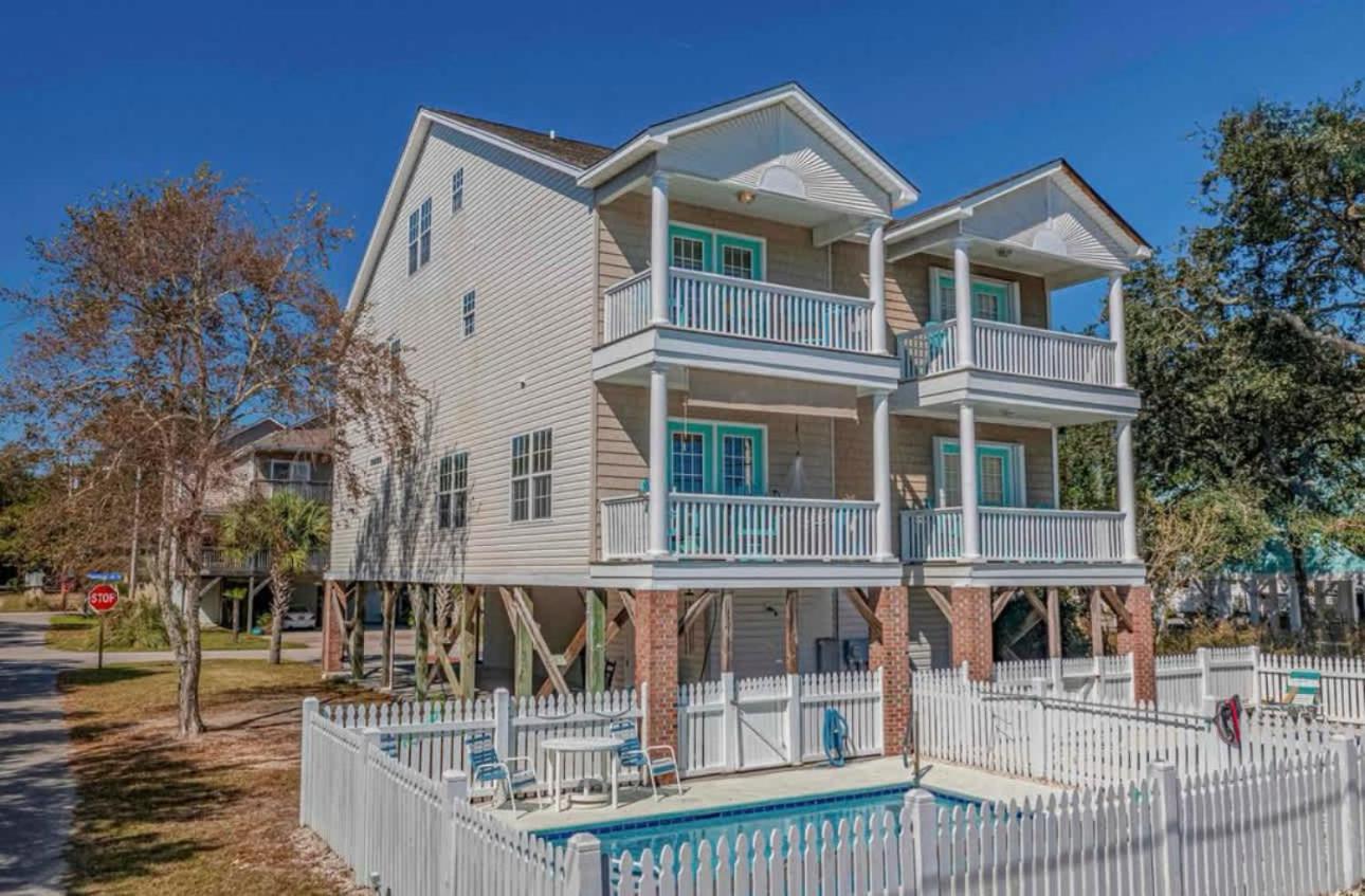 House Surfside - Private Pool Great Location Holiday home