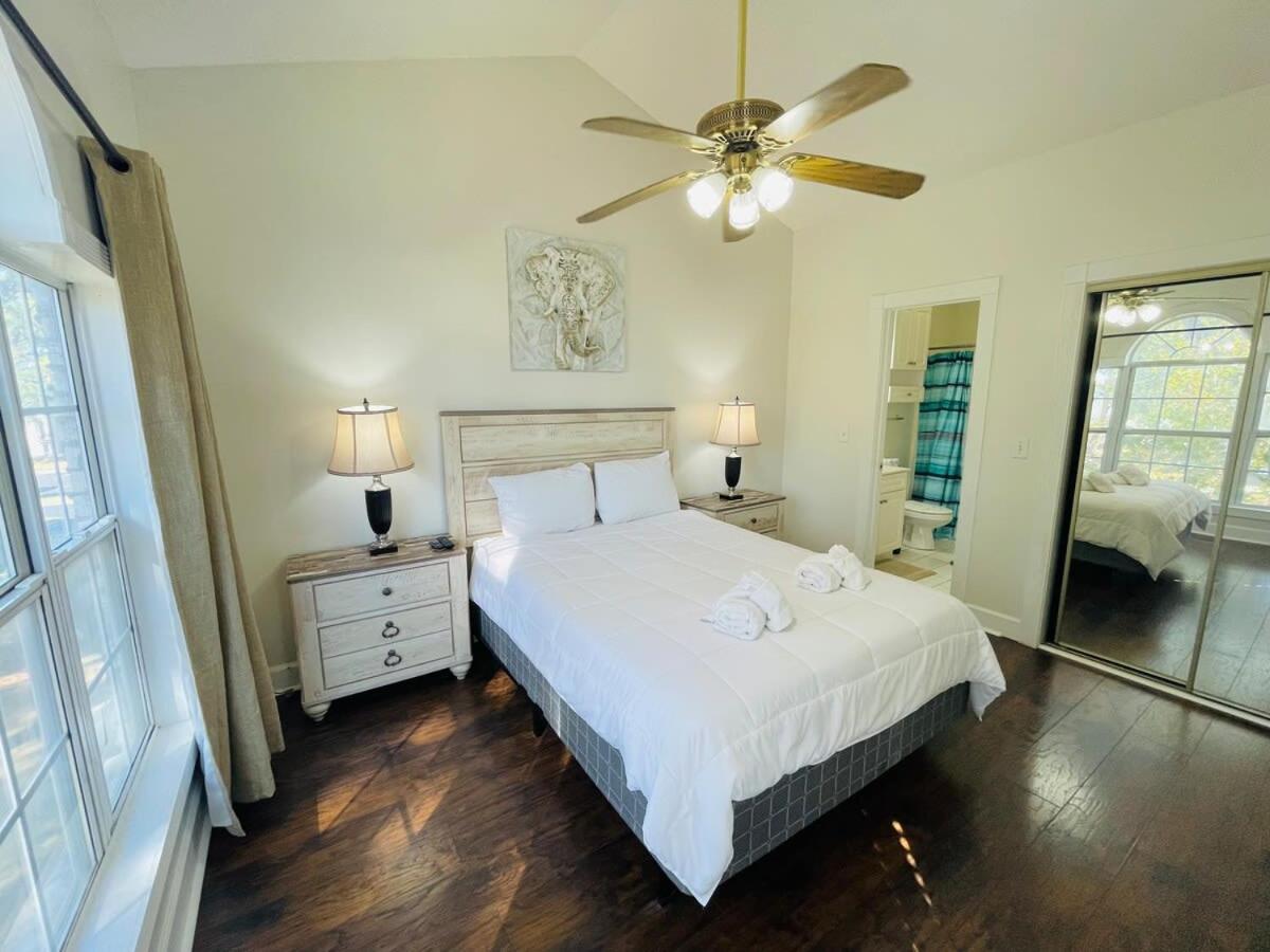 Beautiful Spacious In The Center Of Mb *