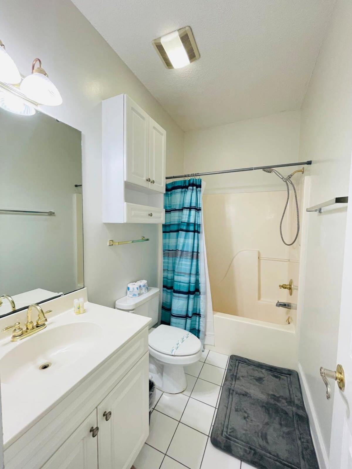 Beautiful Spacious In The Center Of Mb