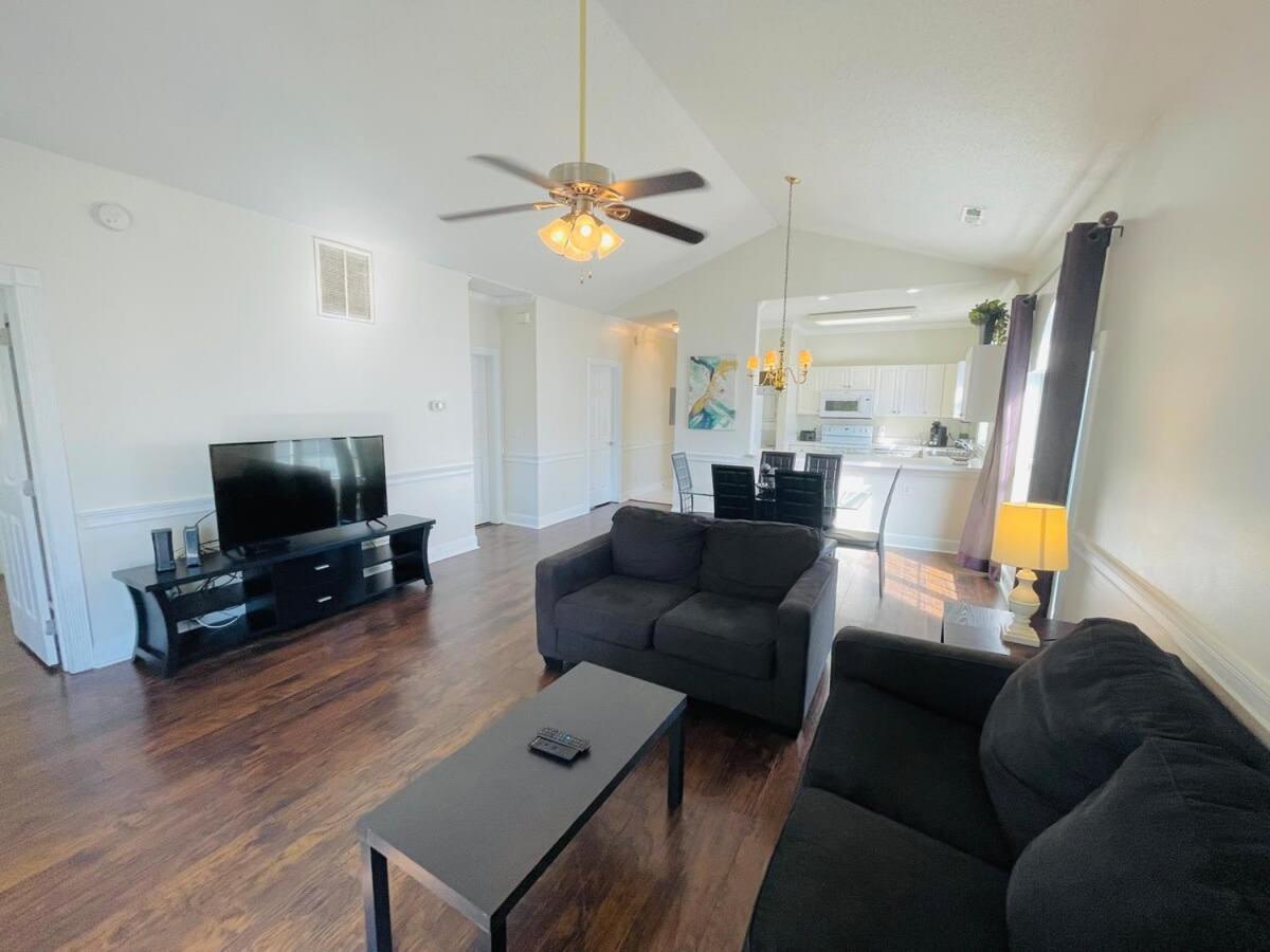 Beautiful Spacious In The Center Of Mb