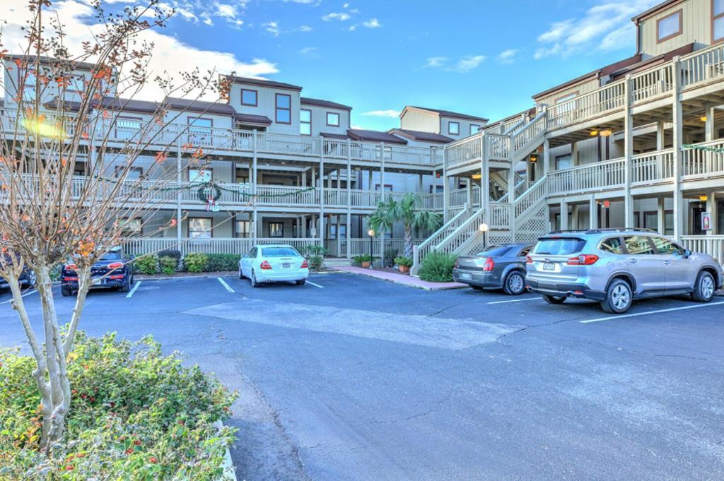 Holiday home Only Four Short Blocks To The Ocean Outdoor Pool Hot Tub Grilling Picnic Tables Myrtle Beach
