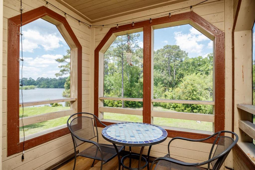 Holiday home Only Four Short Blocks To The Ocean Outdoor Pool Hot Tub Grilling Picnic Tables Myrtle Beach