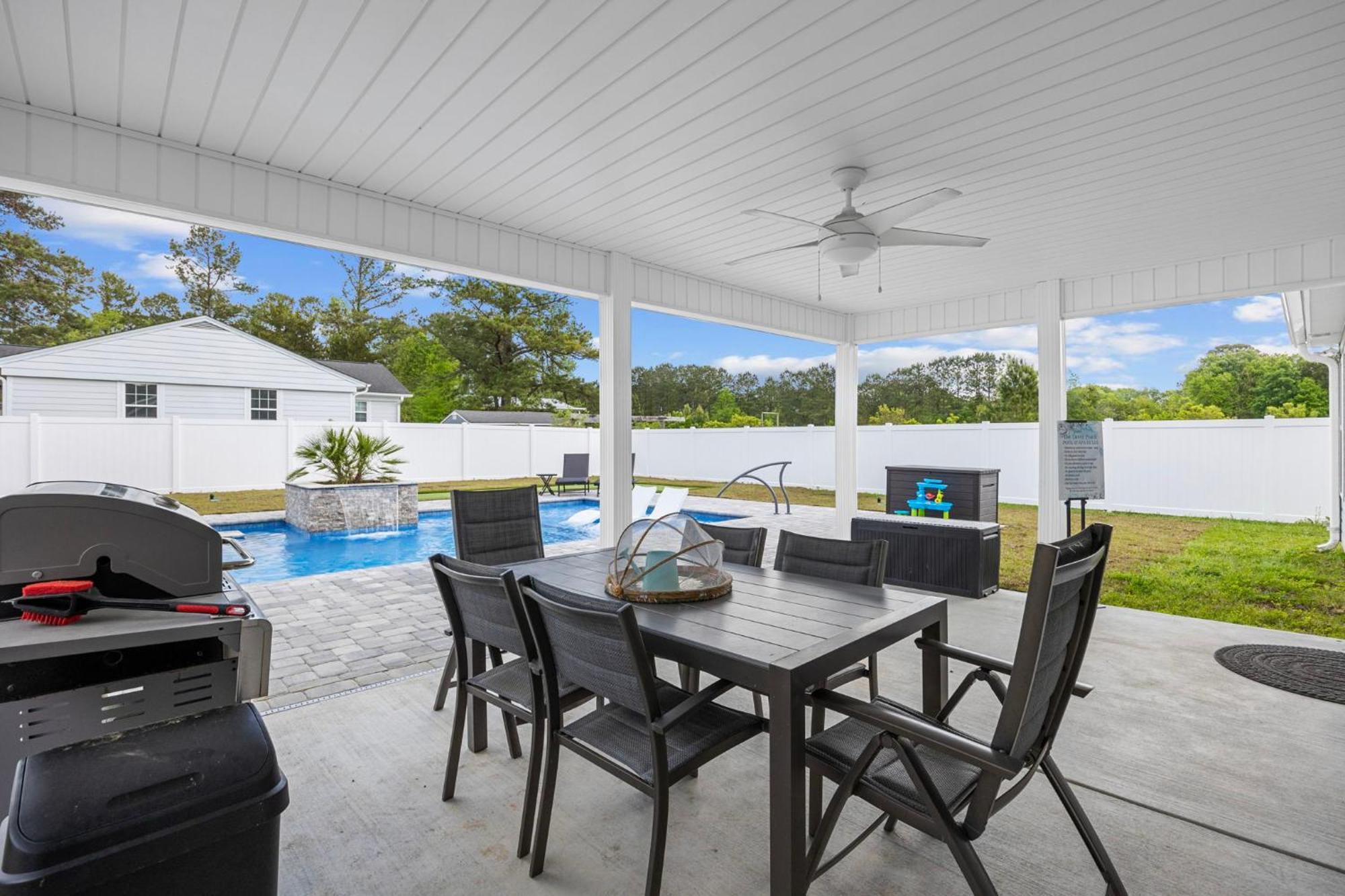 New Hot Tub- Dog Friendly Near And Golf With Pool And Holiday home