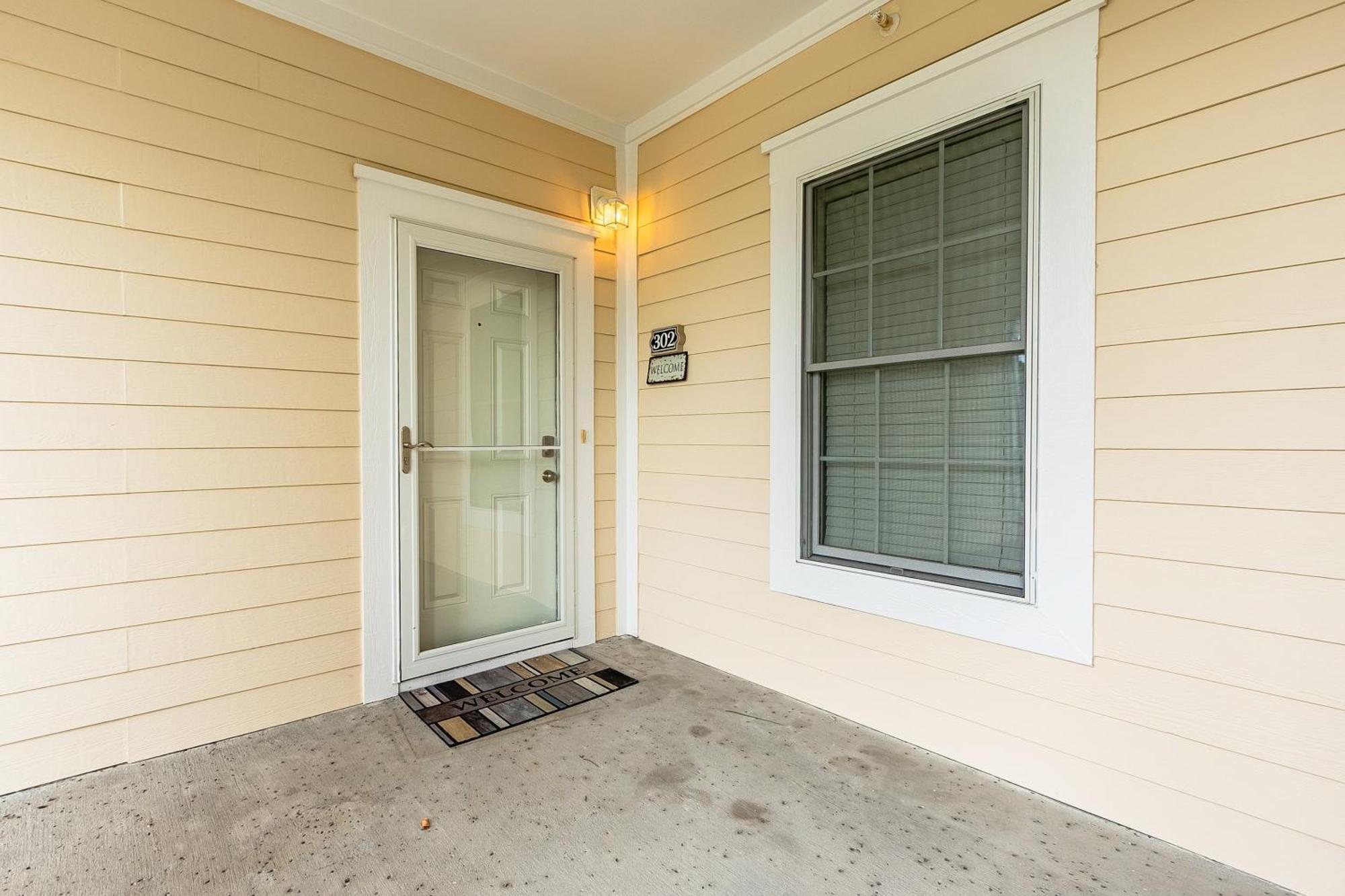 Magnolia Pointe Luster Leaf 4843-302 *