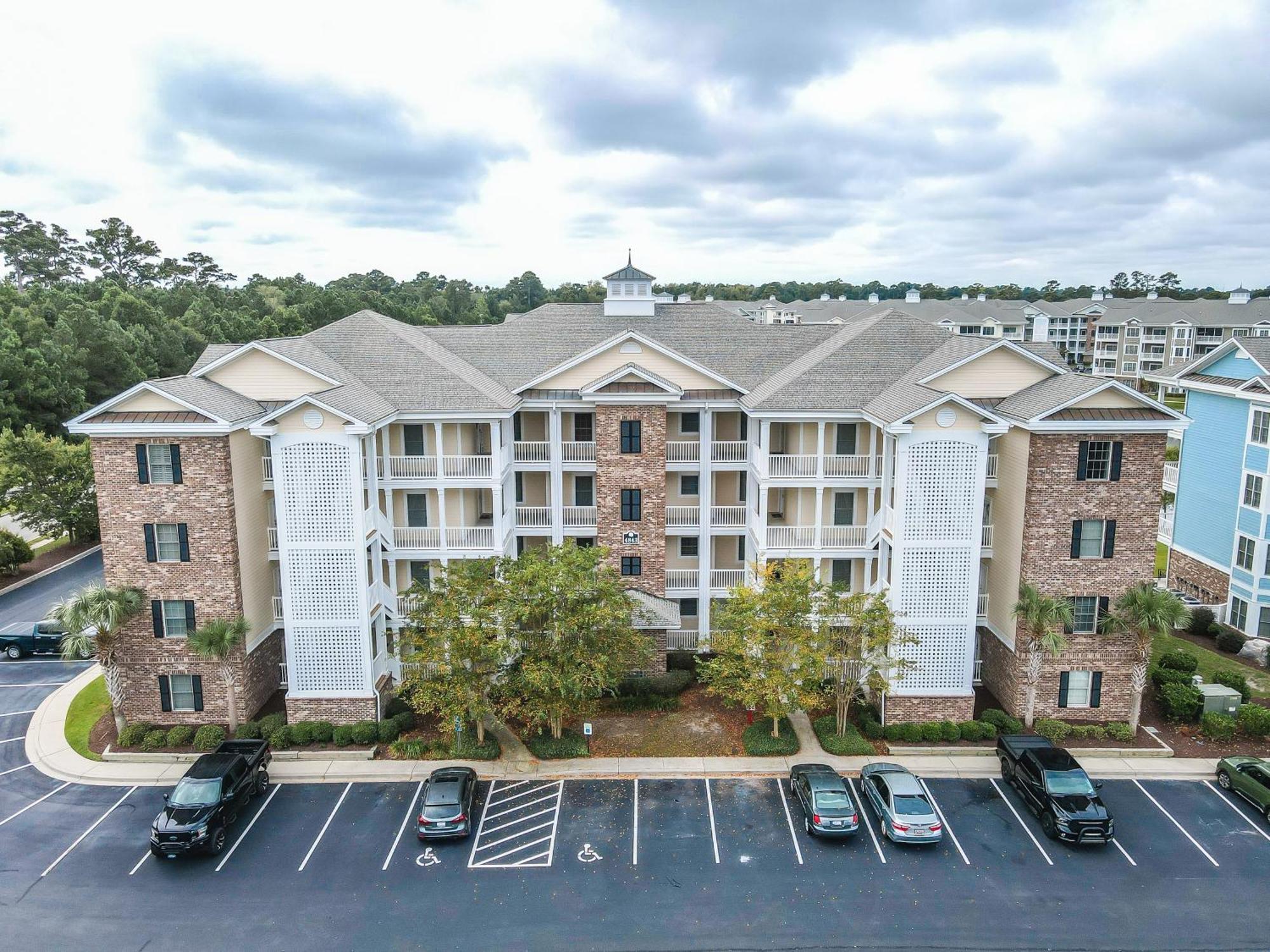 Magnolia Pointe Luster Leaf 4843-302 Apartment