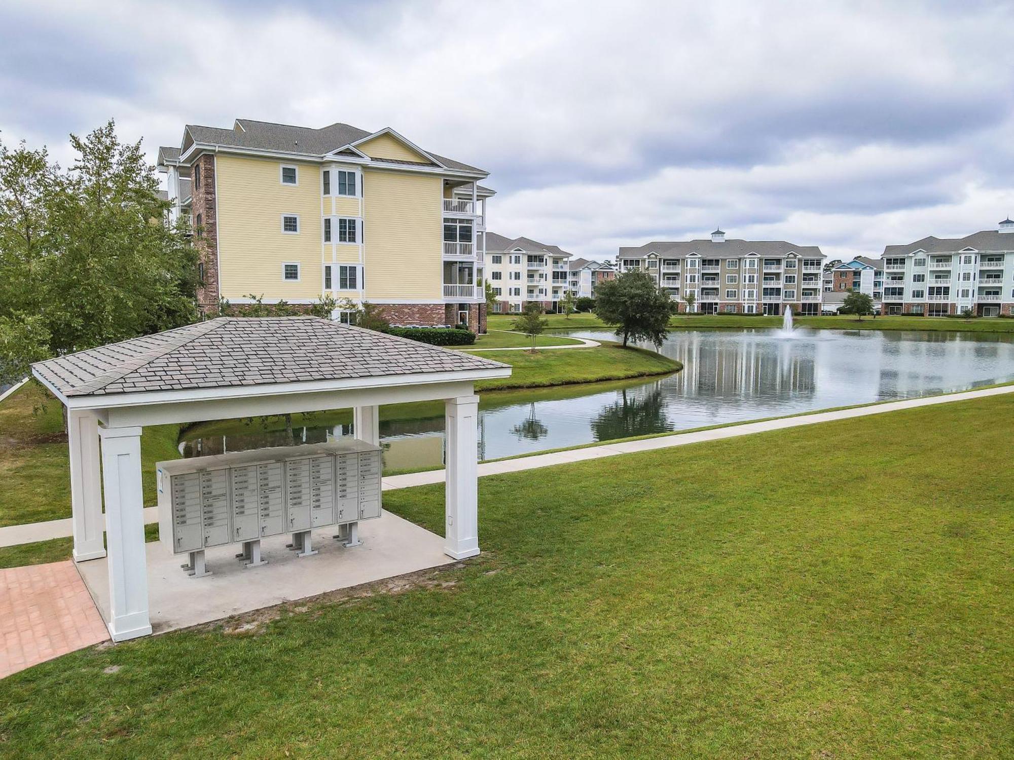 Magnolia Pointe Luster Leaf 4843-302 Apartment