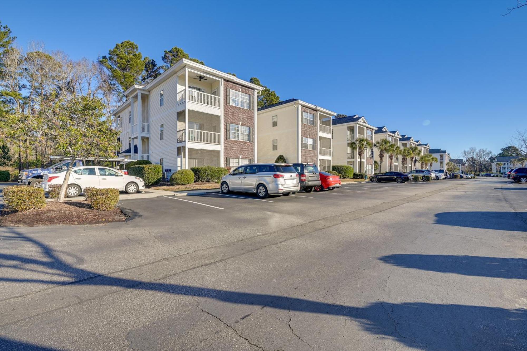 Less Than 1 Mi To Golf With Balcony In Myrtle Beach!