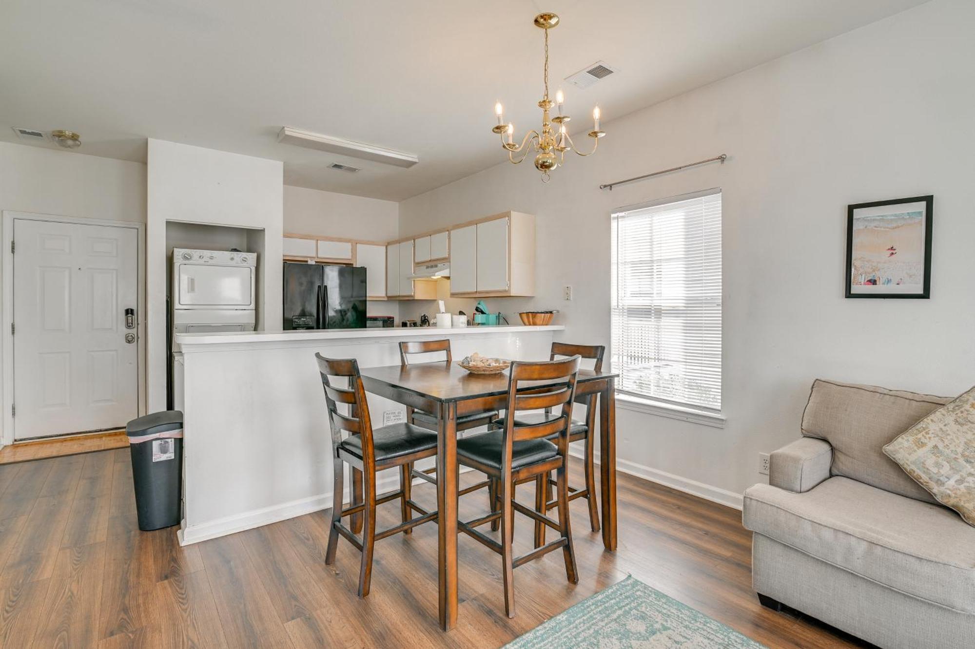 Less Than 1 Mi To Golf With Balcony In Myrtle Beach! Apartment