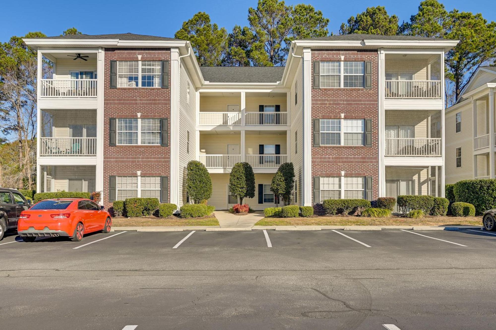 Less Than 1 Mi To Golf With Balcony In Myrtle Beach! Apartment