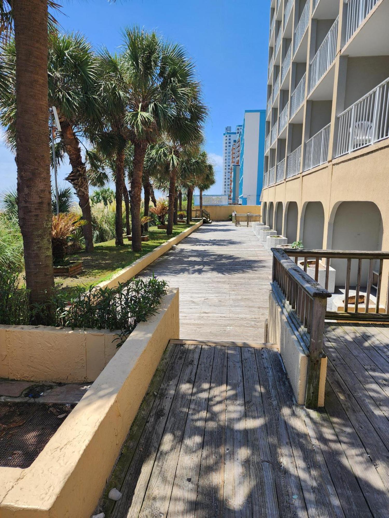 Breath-taking Remodeled Oceanfront Studio! Sea Mist 20307 Holiday home Myrtle Beach