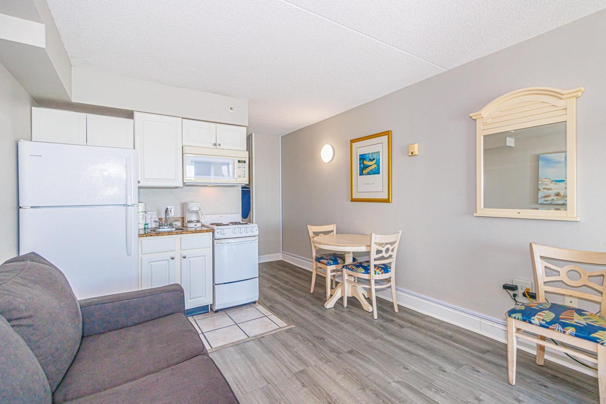 Holiday home Breath-taking Remodeled Oceanfront Studio! Sea Mist 20307