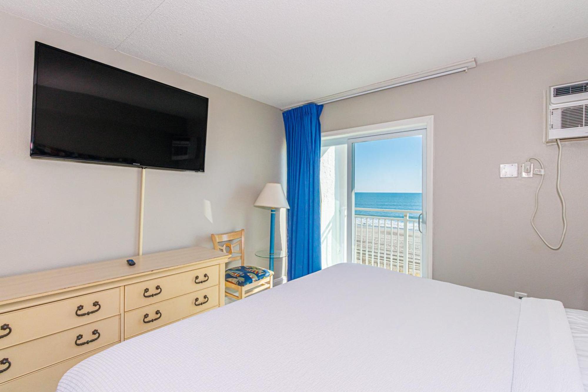 Breath-taking Remodeled Oceanfront Studio! Sea Mist 20307 * Myrtle Beach