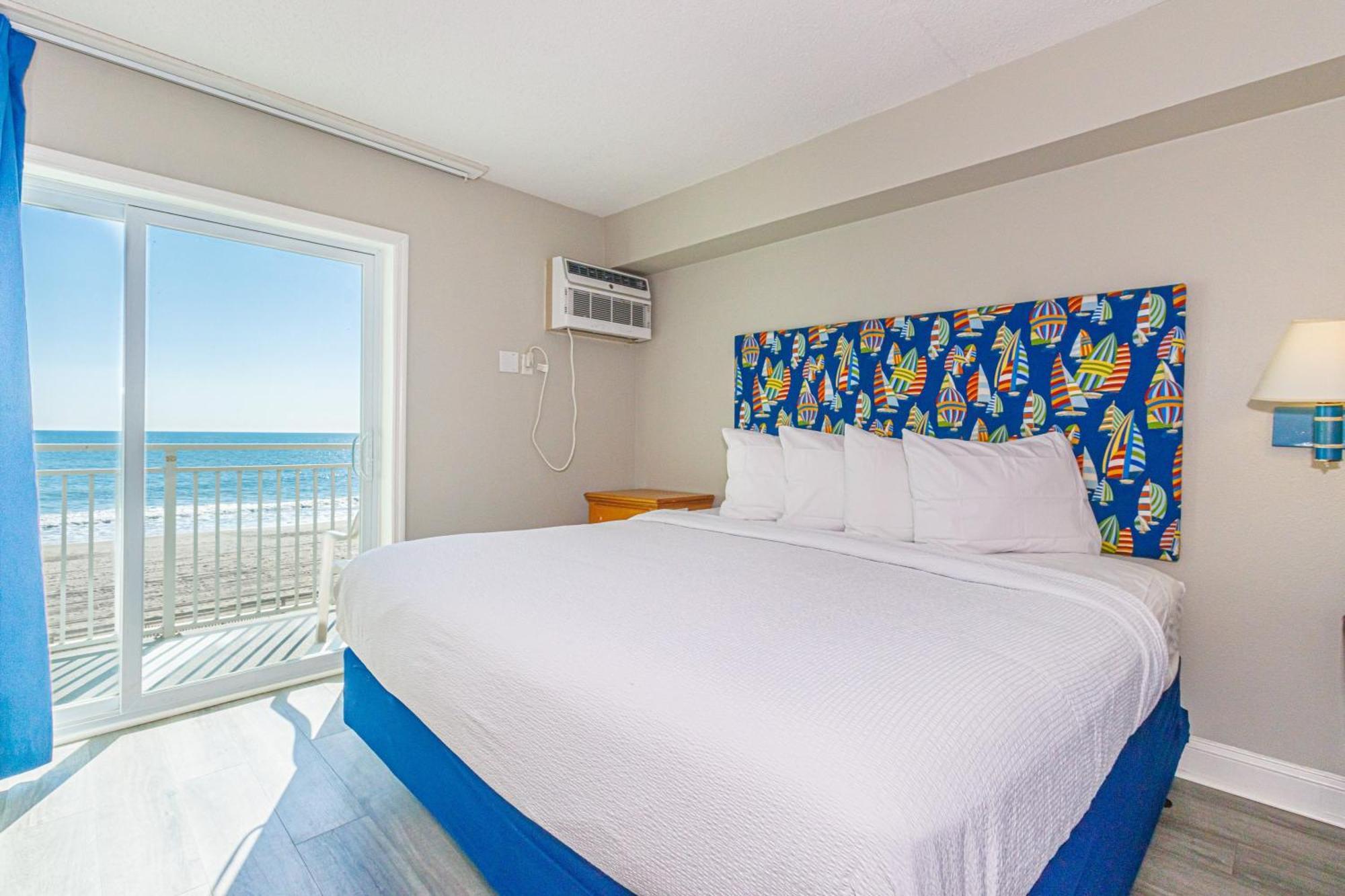Breath-taking Remodeled Oceanfront Studio! Sea Mist 20307